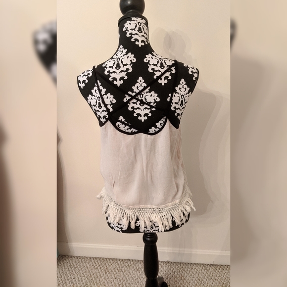 5/$25 Maurice's fringed top - Picture 2 of 4